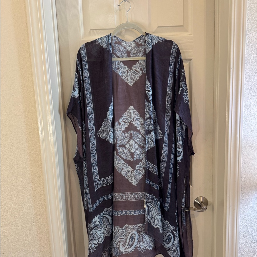 Paparazzi Blue and Gray Patterned Wrap